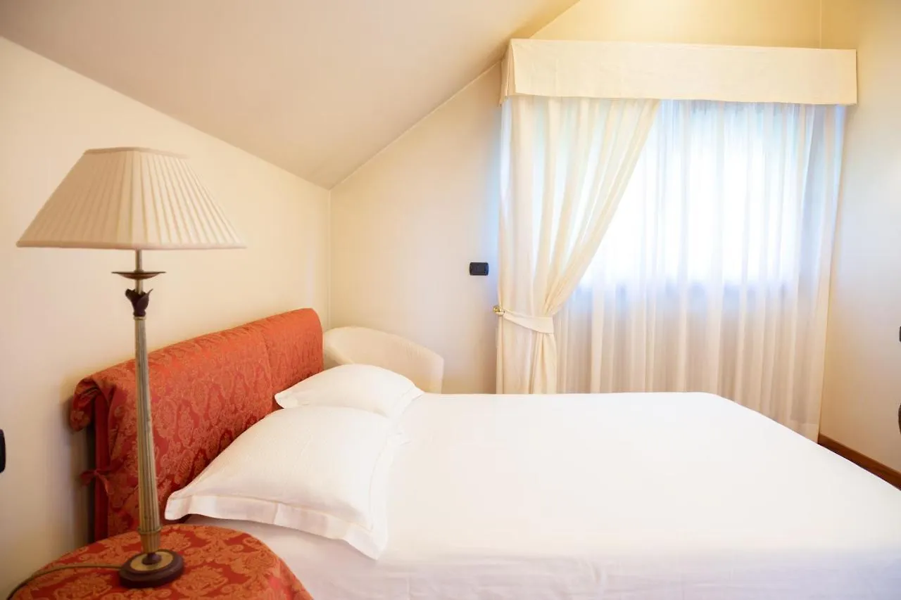 Villa Rolls - Porzione Di Villa Con Piscina,Giardino E Parcheggi Riccione