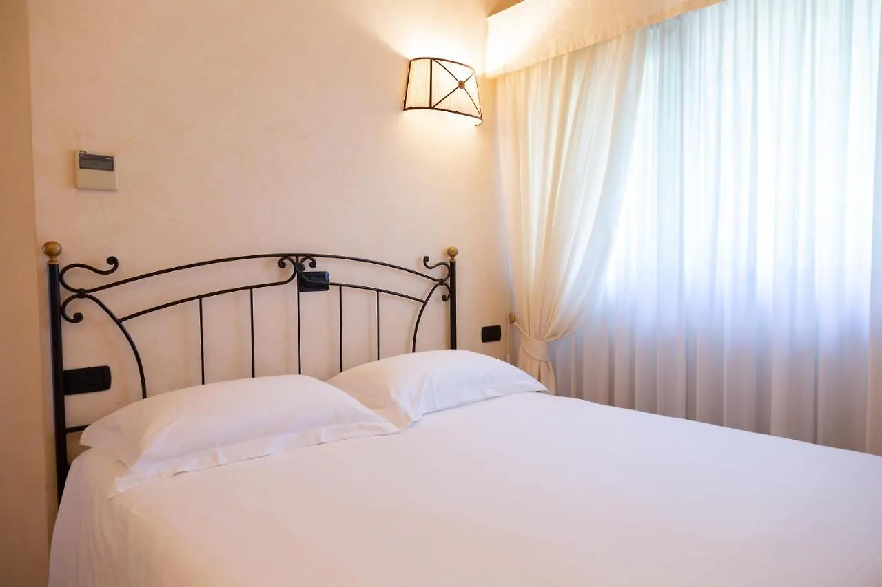 Villa Rolls - Porzione Di Villa Con Piscina,Giardino E Parcheggi Riccione Italie